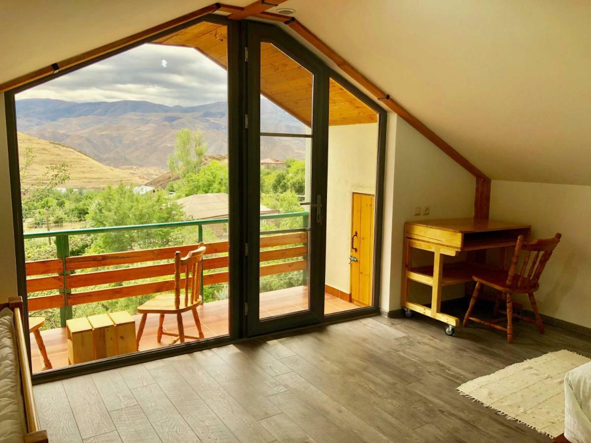 Green Stone Boutique Hotel Yeghegnadzor Bagian luar foto